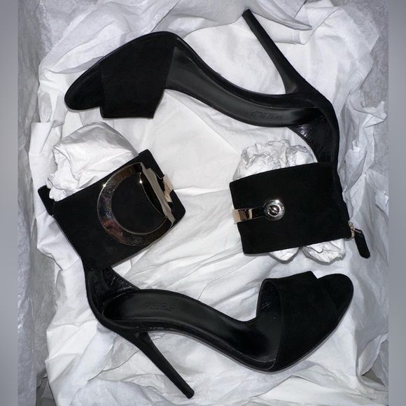 Gucci black high heels with golden buckle - Picture 4 of 10
